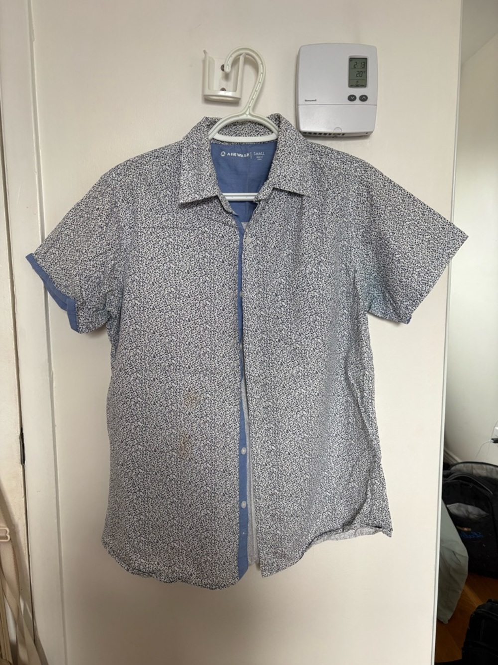 Airwalk Men's Blue Micro-Pattern Short Sleeve Button-Down Shirt